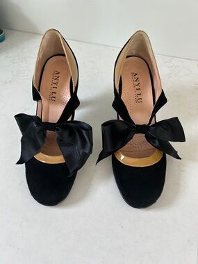 Anyi Lu JOLIE Black and (Blush) Tan Heels with Bow • Sz 40 (US 9- 9.5)Worn Once